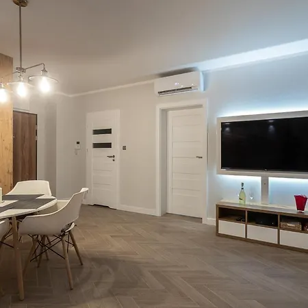 Apartment B&w Luxurious In The Center Of Wroclaw