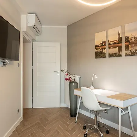 Apartment B&w Luxurious In The Center Of Wroclaw
