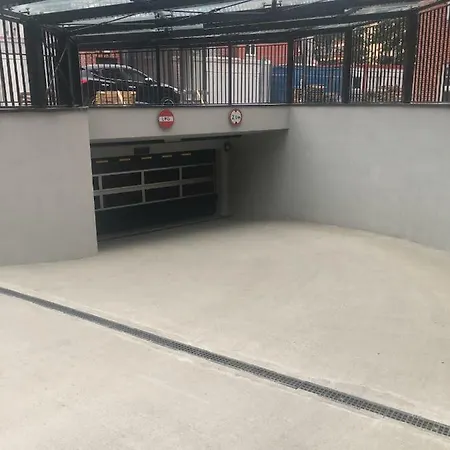 B&w Luxurious In The Center Of Lägenhet