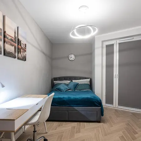 B&w Luxurious In The Center Of ורוצלב