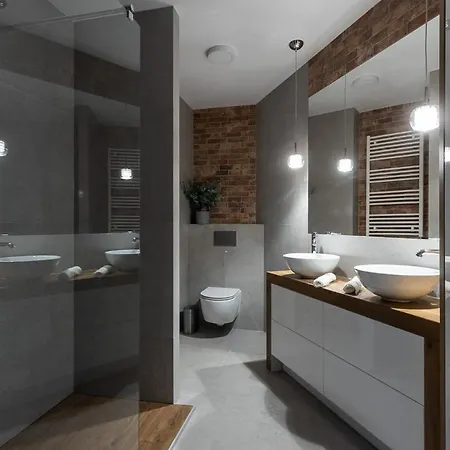 B&w Luxurious In The Center Of ורוצלב