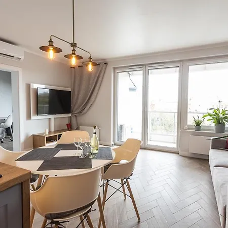 B&w Luxurious In The Center Of ורוצלב